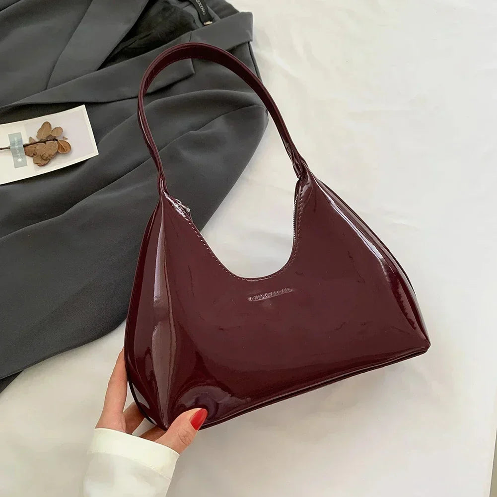 Wójcik™ | Elegancka bordowa torebka na ramię z lakierowanym wykończeniem