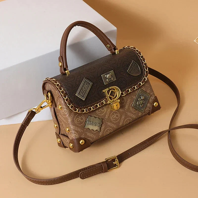 Wójcik™ | Retro torba na ramię z monogramem i złotymi akcentami