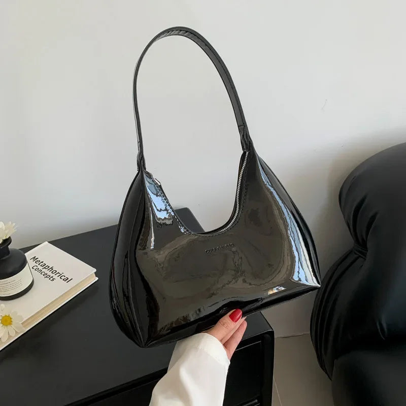 Wójcik™ | Elegancka bordowa torebka na ramię z lakierowanym wykończeniem
