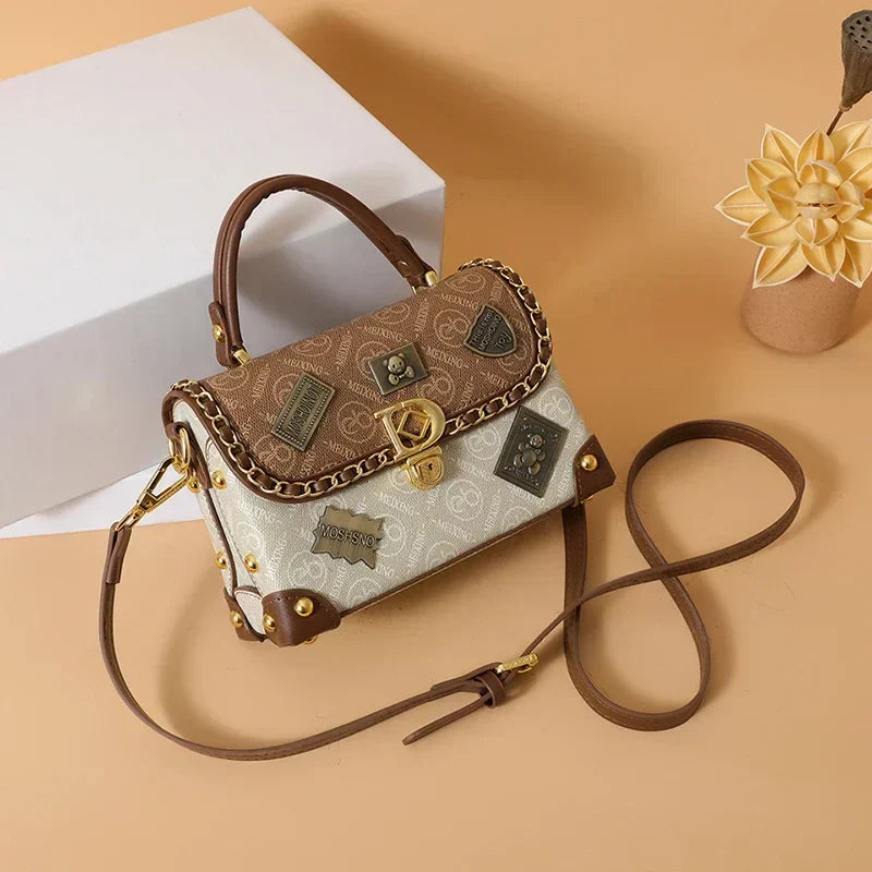 Wójcik™ | Retro torba na ramię z monogramem i złotymi akcentami