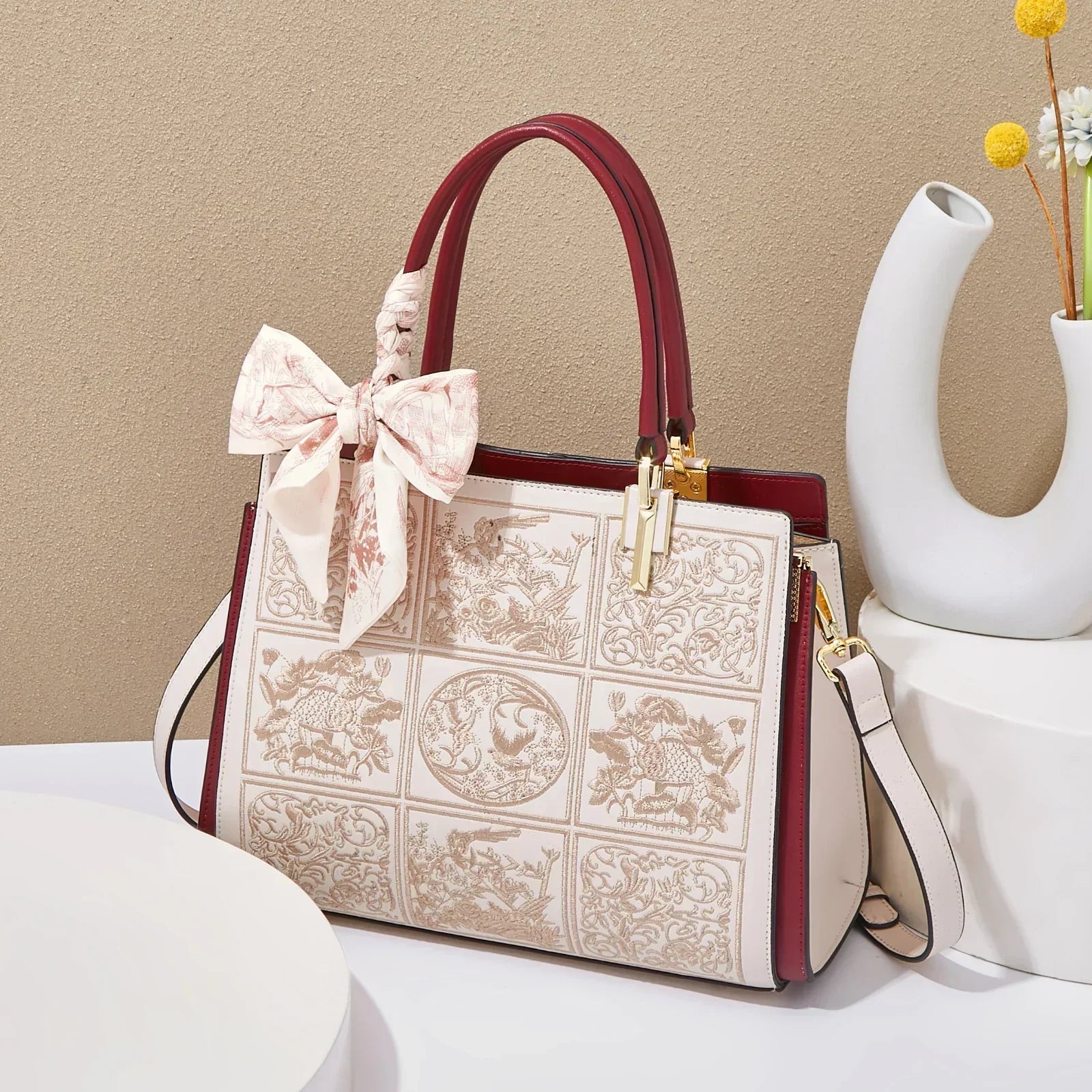Wójcik™ | Wyjątkowa torebka crossbody z haftem i kokardą